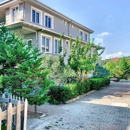 Ahmet Teacher Hotel, 5 Minutes From The Airport Arnavutkoy