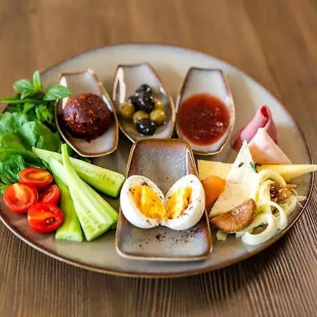 Ahmet Teacher Hotel, 5 Minutes From The Airport Hotel