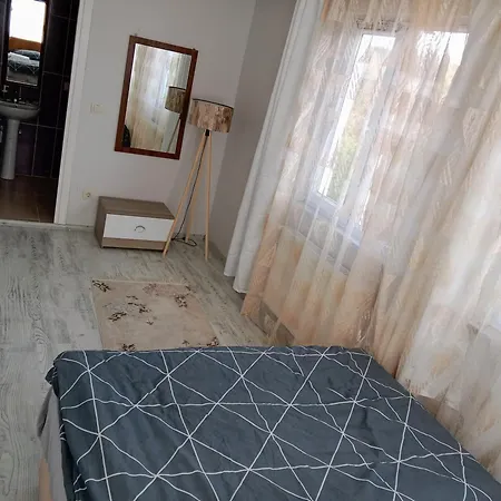 Ahmet Teacher Hotel, 5 Minutes From The Airport Hotel Arnavutkoy