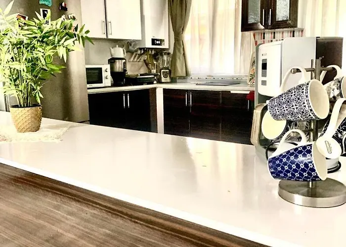 Ahmet Teacher Hotel, 5 Minutes From The Airport Szálloda Arnavutköy